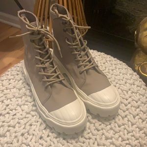 H&M lace up sneaker